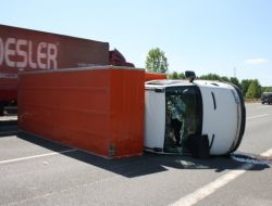 Akyazı'da Trafik Kazası: 4 Yaralı