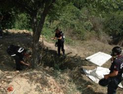 Gaz Maskesiyle Kazı Yapan Defineciler Yetkileri Şaşırttı