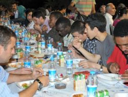 Yetimler İftar Sofrasında Buluştu