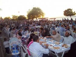 Büyükşehir Belediyesi Karamürsel’de İftar Verdi