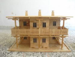 Dondurma Çubuğundan Yaptığı Maketlerle Engellilere Yardım Ediyor