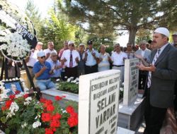 Selami Vardar Kabri Başında Anıldı