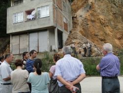 Of’ta Meydana Gelen Heyelanda Bir Ev Kullanılamaz Hale Geldi