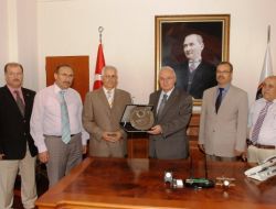 Denizli Valisi Erkmen’e Eğitime Katkılarından Dolayı Plaket Verildi