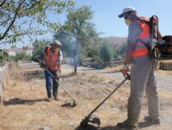 Mezarlıklar, Bayrama Hazırlanıyor..