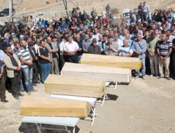 Kazada Ölen Anne Ve 3 Çocuğu Tek Mezarda Yan Yana Defnedildi