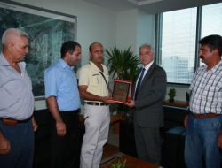 Eğitimciler Zihni Aldırmaz'a Plaket Verdi