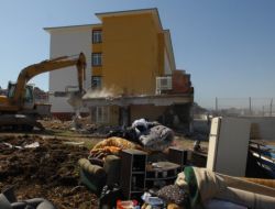 Okul Bahçesinde Kalan Kaçak İnşaat Yıkıldı