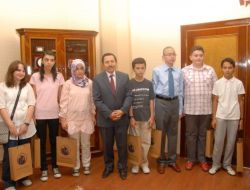 Vali Balkanlıoğlu, Başarılı Öğrencilerini Plaketle Ödüllendirdi