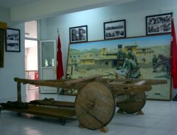 Kırık Kağnı Ziyaretçilerine Tarihi Yansıtıyor