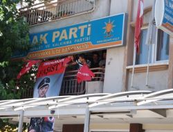 İşçi Partililer Ak Parti İlçe Binasını Bastı