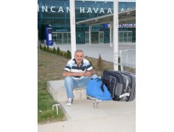 Yolcu Uçağı Kalkıştan Sonra Kuşlara Çarpınca Zorunlu İniş Yaptı