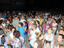 Servis Parası Vermek İstemeyen Veliler Gece Okula Akın Etti