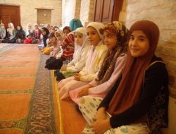 Kur'an Eğitimini Tamamlayan Çocuklar Ödüllendirildi