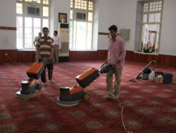 Adana'da Camiler Gül Suyu İle Yıkanıyor