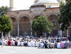 Ramazan'ın Son Cuması'nda Vatandaşlar Camilere Akın Etti