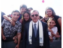 Erdoğan, Lise Öğrencilerinin Yurt Talebini Aldı