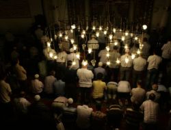 Kadir Gecesi'nde Bursalılar Camilere Sığmadı