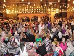 Soydaşlar Ve Batı Trakya Türkleri Selimiye Camii'ne Akın Etti