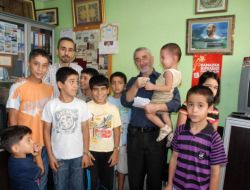 İhh Bayram Öncesi Yetim Çocukları Sevindirdi