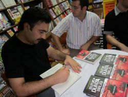 Yazar Düzgün, Nt Bandırma Şubesi'nde İmza Gününe Katıldı