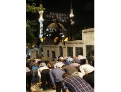 Eyüp Sultan’da Kadir Gecesi Coşkusu