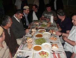 Mollabey Kalkındırma Derneği'nden Cami Cemaatine Sahur Yemeği