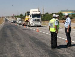 Yozgat Emniyeti, Sürücülere Önce Çikolata İkram Etti Sonra Uyardı