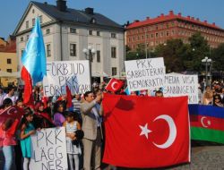 İsveç’teki Türkler, Teröre Hayır Mitingi Düzenledi