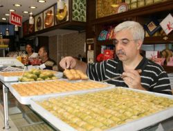 Bayram Baklavaları Artık Annelerin Elinden Değil, Ustaların Elinden Yeniyor