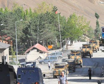 Sınıra zırhlı araç sevkiyatı