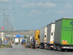 Kapıkule Yolunda 9 Kilometrelik Tır Kuyruğu Oluştu