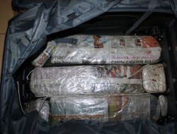 6 KİLO TOZ ESRAR ELE GEÇİRİLDİ