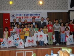 Bakan Şahin, Bayramlık Dağıttı!