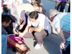 Tekeri Patlayan Araçtaki 3 Kişi Yola Savruldu