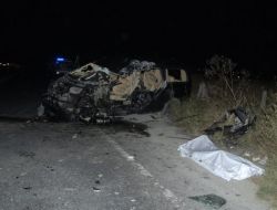 Minibüs Kamyonla Çarpıştı: 1 Ölü