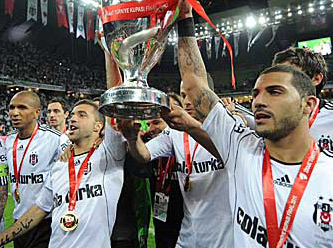 Beşiktaş kupayı iade etmemiş!