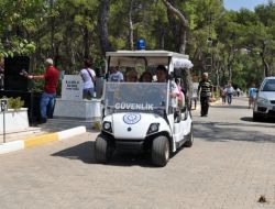 Antalya’da Mezarlıklar Ziyaretçi Akınına Uğruyor