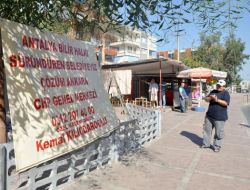 Çallı Esnafı Chp’li Akaydın’ı Kılıçdaroğlu’na Pankartla Şikâyet Etti