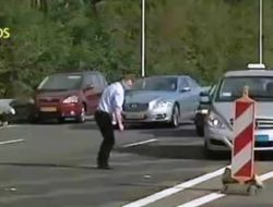 Zırhlı Araçtan Kasa Düştü, Paralar Otoyola Saçıldı