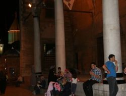 Mevlana Diyarında Vatandaşlar Camilere Akın Etti