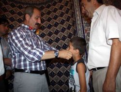 Bakan Çağlayan, Vatandaşlarla Bayramlaştı, Çocuklara Harçlık Verdi