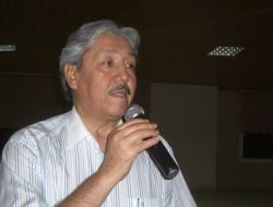 Camide Yer Bulamayan Cemaat Bayram Namazı'nı Sokakta Kıldı