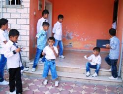 Şeker Yerine Dondurma İkram Etti