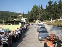 Yeditepe Halkı, 450 Yıldır Mezarlık Önünde Bayramlaşıyor