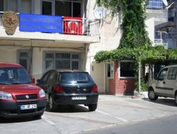 Emniyete Havai Fişek Ve Maytap Atıldı