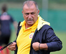 Fatih Terim'den haber bekliyor!