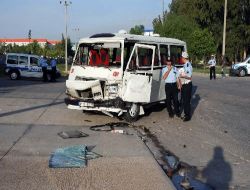 İşçi Taşıyan Minibüs Tır'a Arkadan Çarptı: 14 Yaralı