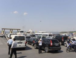 Bayram Dönüşü Çileye Dönüştü, Kilometrelerce Araç Kuyruğu Oluştu