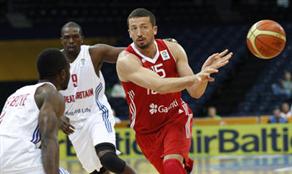 12 Dev Adam "farklı" başladı!